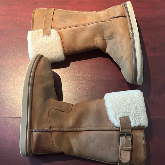 💥Discount 💥UGG Tall Boots - Picture 1 of 11
